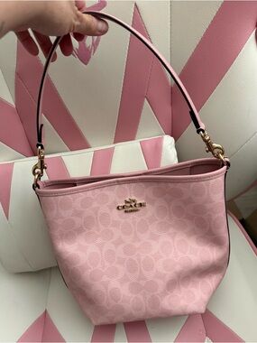 Coach City bucket bag powder pink 2025